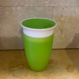 Munchkin sippy cup 10 oz new